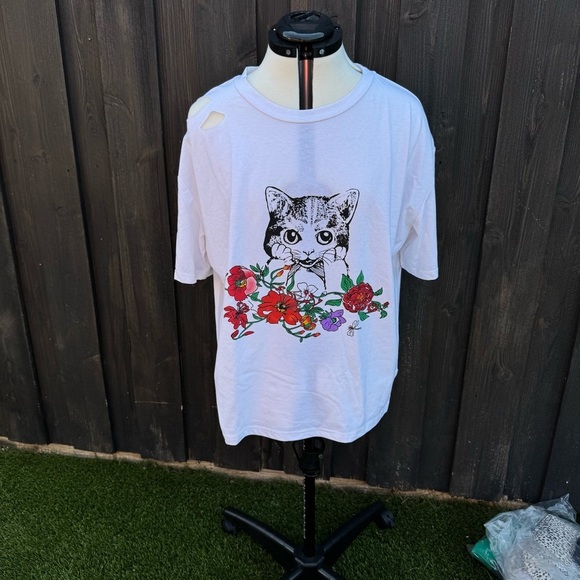 SHEIN White and Red Cat Face Tee Shirt 1X - Picture 5 of 7